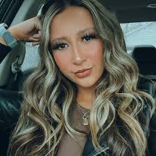 Carina Gomez's Instagram, Twitter & Facebook