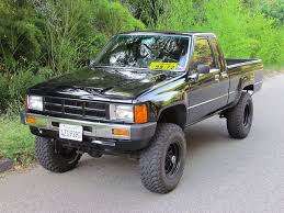 L'avenir qu'il s'était tracé n'est pas si rose. 1985 Toyota Pickup In Shiny Shiny Black A La Back To The Future Can T Quite Figure Out Why I Like The Little Toyota Toyota Trucks Toyota Pickup 4x4 Toyota