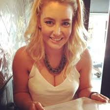 Sarah Woods (@woos1984)