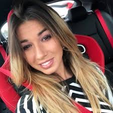 KATE McConnell (@kateandkona)