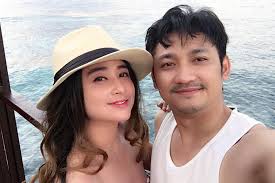 Mohamad syahmil bin mohamad noor miesiąc temu +7. Sambil Berurai Air Mata Dewi Persik Minta Maaf Pada Suami Neng Minta Maaf Ya Aa Pikiran Rakyat Tasikmalaya