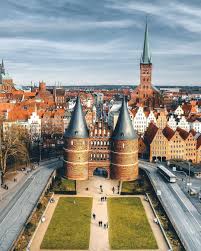 Gefallt 5 738 Mal 41 Kommentare Germany Deutschland Lifeofgermany Auf Instagram Lubeck Holstentorplatz P Lubeck Hansestadt Lubeck Lubeck Germany
