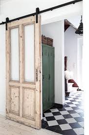 Upcycling Einer Alten Tur Zu Einer Schiebetur In Viel Muhevoller Arbeit But Loveit Diyweek In 2020 Alte Tur Schiebetur Alte Turen