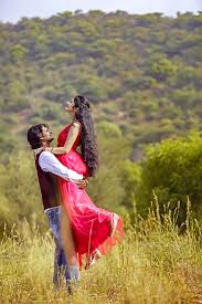 If possible, it may be better to use a video call service so that the photographer can get an idea of the site location. Pre Wedding Photography Outdoor Wedding Photographers In Coimbatore