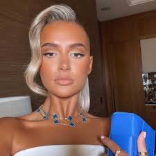 Hope Saunders (@hopesaunderz)