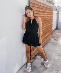 6 ft 0 in or 183 cm weight: On Twitter There S People Out There Calling Bad Bunny S Gf Ugly I Had To Laugh