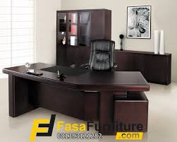 .terutama meja kantor sekarang ini semakin pesat, maka dari itu kami jaya furni mebel menawarkan produk meja kantor dengan desain minimalis modern dan konsep interior furniture kantor. Meja Kantor Direktur Baik Hati Minimalis Fasa Furniture Jepara Fasa Furniture Jepara