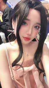 Mỹ nhân coser Việt đăng ảnh mới khoe 'tâm hồn tràn viền'