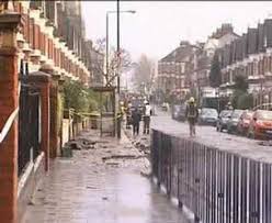 On this occasion the wooden bridge, built by william the conqueror, was one of the victims of the london tornado of 17th october 1091. London Tornado Channel4 News Youtube