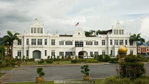 Pejabat daerah dan tanah larut matang dan selama ממוקם ב 34000 טאיפינג, פראק, מלזיה, ליד המקום הזה: Photo Of District And Land Office Taiping Perak Malaysia