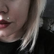 Although it's more popular among women than men, monroe piercings tend to look. 3 Pcs Innengewinde Labret Monroe Lippen Ring Ohr Cartiliage Tragus Helix Piercing Stud Mit 3mm Opal Stein 16g 14g Korper Schmuck Piercing Studs Monroe Lip Ringsinternally Threaded Labret Aliexpress