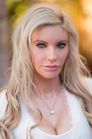 Tracy Lear's Instagram, Twitter & Facebook