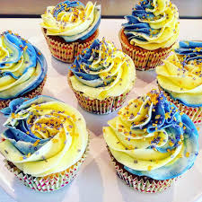 Cupcakes Citron Myrtilles Biscuit Au Citron Avec Myrtilles Fraiches Et Glacage A La Creme Au Beurre Americaine Moitie Citron Moitie Myrtilles