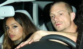 Cleo har påbrå från både grekland och etiopien. Joel Kinnaman Moves On With Tattoo Artist Cleo Wattenstrom Daily Mail Online