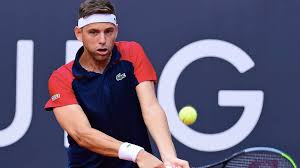 Klaus hechenberger und ulf dörmann sorgen in kitzbühel dafür, dass die spieler am platz die besten bedingungen haben. Filip Krajinovic Upsets Stefanos Tsitsipas In Hamburg Atp Tour Tennis