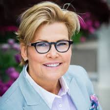 Louise Gresham's Instagram, Twitter & Facebook