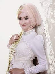 Nah, agar uangmu lebih tepat guna dan penampilanmu bisa terlihat cantik, berbeda dan dikenang banyak orang. Cara Makeup Pengantin Muslimah Agar Terlihat Alami