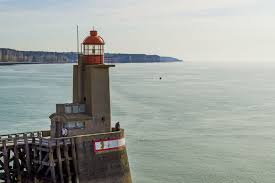 Phare De Fecamp En Normandie A Deux Pas De Notre Hotel 3 Etoiles Le Grand Pavois A 20 Minutes Des Falaises D Etre Normandie Tourisme Etretat Falaise Etretat