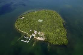 $167,000 on an idyllic peninsula in dunmanus bay, a slice of the emerald isle is up for grabs. 6 Extraordinary Islands You Actually Can Buy Ewmoda