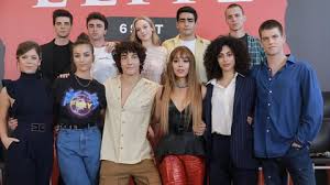 Stylized as e l i t ǝ) is a spanish thriller teen drama streaming television series created for netflix by carlos montero and darío madrona. Meet The Cast Of Elite Who Are The Characters In Netflix S Elite