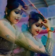 Let the saree do the talking today 💚