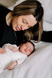 Capture Love: Insights into a Newborn Photo Shoot with Mum