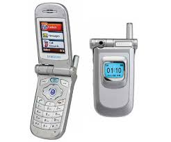 compare Samsung V200 vs Pantech P1000 ...