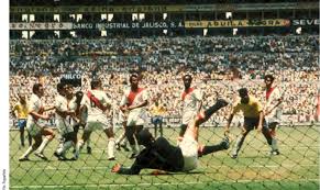Com três gols de neymar, que ultrapassou ronaldo na lista de maiores artilheiros da história da seleção, e um de. Peru Vs Brasil En Cuartos De Final De Mexico 1970 Por Que Se Considera Que Este Partido Devolvio La Fe En Los Mundiales Deporte Total El Comercio Peru