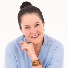 Hoje é dia de agradecer a Deus pelo dom de tua vida Pe. Thiaguinho.  Parabéns por mais um ano de vida e que o Bom Deus te conceda sabedoria e  coragem missionária