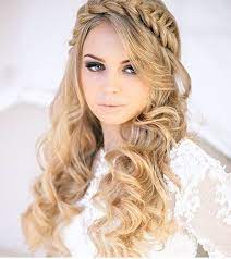 New Hairstyles For Big Foreheads Women About 30 Haircut Ideas For Big Forehead Ladies Wavy Upd Gelin Sac Modelleri Sac Modeli Fikirleri Dugun Sac Modelleri