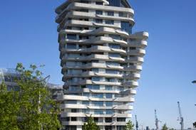 Wir haben 4 angebote für sie. Bauwelt Marco Polo Tower Luxus Wohnen Im Behnisch Turm