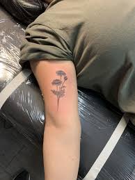 Chrysanthemum Tattoo In 2020 Chrysanthemum Tattoo Birth Flower Tattoos Tattoos