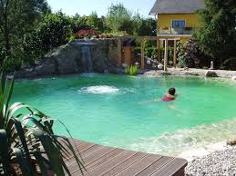 Bild Wasserfalle Biotope Teiche Gartengestaltung Naturstein In Allen Varianten Na Schwimmbader Hinterhof Hinterhof Pool Landschaftsbau Schwimmteich