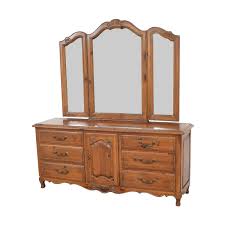 Get living room decorating ideas to help spark your own unique living room redecoration projects. 90 Off Ethan Allen Ethan Allen Bedroom Dresser With Vanity Storage
