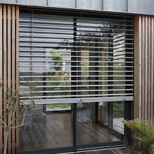 Brise Soleil Orientable A Lacettes Brise Soleil Stores Exterieurs Store Exterieur Fenetre