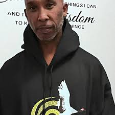 That time @reggiemillertnt @kennysmith Stopped by our dressing room to show  love Game 5 Eastern Conference Finals!!! We gotta get ya to stop by our  @ballinbynatureeo Naughty Basketball Court at Oval Park