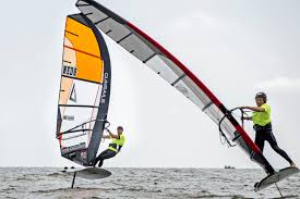 Van rijsselberghe on the dutch rs:x. Al Duellerend Met Zijn Teamgenoot Kiran Badloeuziek Muziek Milieu En Vliegen Over Water De Volkskrant