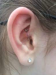 Daith Piercing I Just Got Today It Hurt But Not As Much As I Thought It Would And That S Marker In The Middle Cute Ear Piercings Daith Piercing Piercing