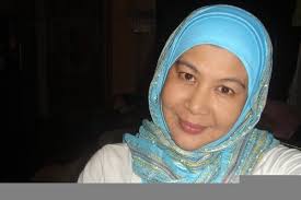 Pengarah erma fatima berjaya mengesan aktiviti yang dilakukan oleh pembantu rumahnya ketika dia tidak pakai topi anak aku dan buat smule. Erma Fatima Erma Fatima Twitter