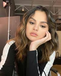 Selena Gomez In 2020 Selena Gomez Selfies Selena Gomez Hair Selena Gomez Short Hair