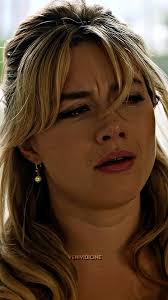 #DontWorryDarling 2022 yılı Amerikan yapımı psikolojik gerilim filmidir.  Film, deneysel bir şirket kasabasında yaşayan ve onu işleten bir adamın  kasabada yaşayanlardan bir sır saklandığından ...