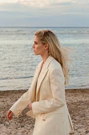 2 on both the uk and australian charts. Musikblog Ich Fuhlte Mich Einfach Leer London Grammar Im Interview