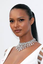 Best Of Best Jewels At 2018 Cannes Amfar Gala Who Wore What Jewels Lais Ribeiro Beauty Trendy Hairstyles