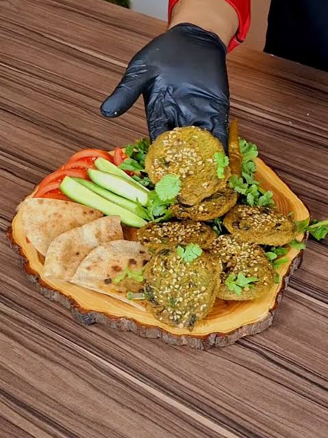طريقة عمل الفلافل والطعمية المصرية بالحمص