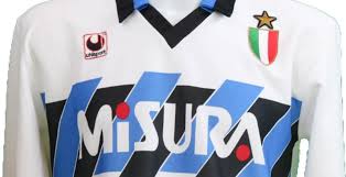 Das Ist Das Klassische Trikot Das Das Neue Nike Inter 19 20 Heimtrikot Inspiriert Hat Nur Fussball