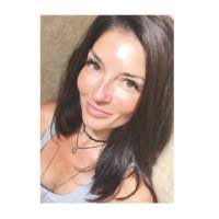 Kim Gratton's Instagram, Twitter & Facebook