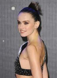 Daisy Ridley Reine De L Univers A La Premiere De Star Wars 7 A Londres Daisy Ridley Star Wars Daisy Star Wars