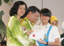 Ucapan pengetua kanan encik putit hj ped. 209 Smk Green Road Students Receive Excellence Awards