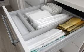 リクシルのキッチンで袋をキレイに収納する方法と白黒雑貨の使い方 書籍とmon o tone便 インテリア 収納 収納 リクシル