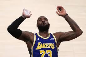 James and his partners own 19 blaze pizza franchises in chicago. Us Sports Warum Nba Star Lebron James In Die Red Sox Investiert